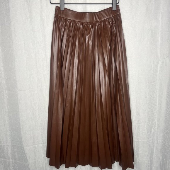 Sincerely Jules Brown Pleated Skirt - Picture 2 of 4